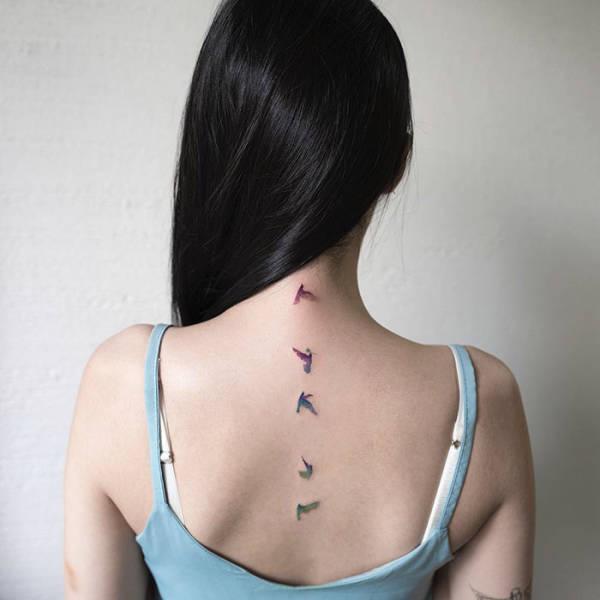 รูปภาพ:https://img.izismile.com/img/img9/20160923/640/lovely_and_delicate_minimalist_tattoos_by_a_korean_artist_640_36.jpg