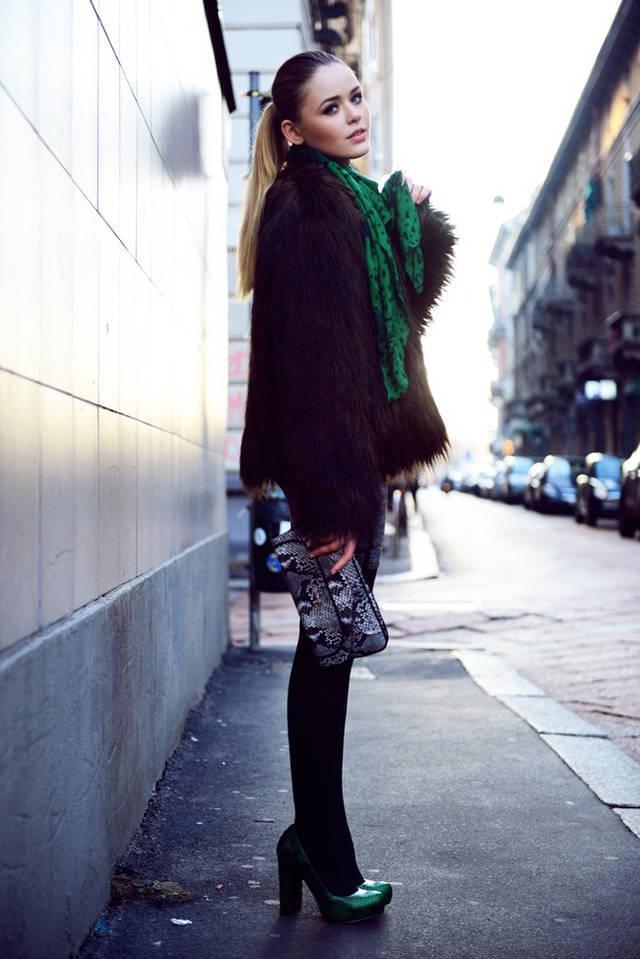 รูปภาพ:http://glamradar.com/wp-content/uploads/2015/10/6.-fur-coat-with-green-shoes.jpg