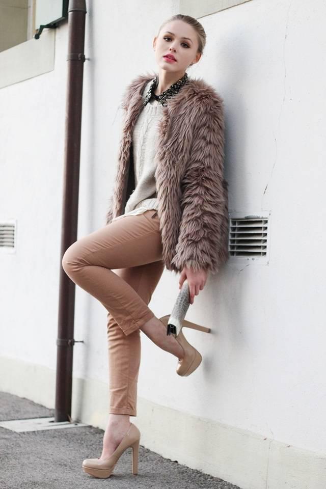 รูปภาพ:http://glamradar.com/wp-content/uploads/2015/10/6.-faux-fur-coat-with-neutral-outfit.jpg