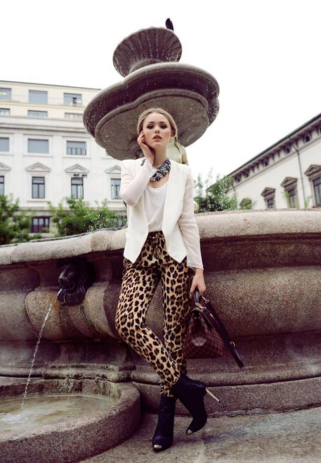 รูปภาพ:http://glamradar.com/wp-content/uploads/2015/10/4.-leopard-print-pants-with-classic-blazer.jpg