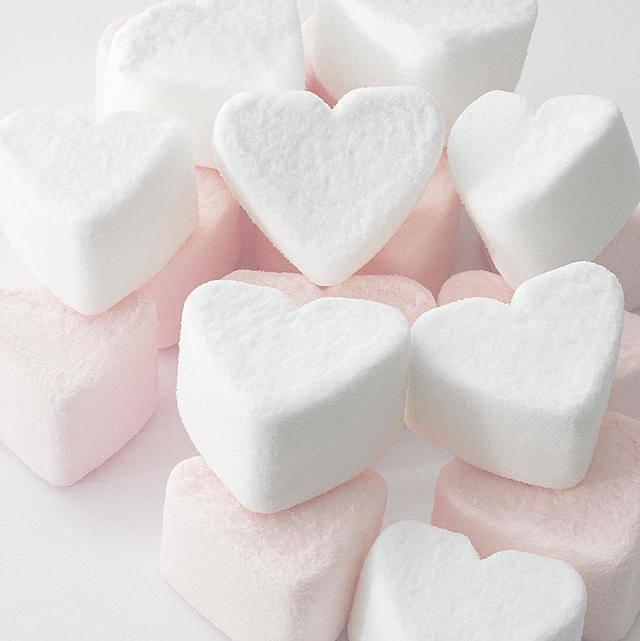 รูปภาพ:http://purelylocal.co.za/wp-content/uploads/2015/08/marshmallow-love-hearts-kim-haddon-photography.jpg