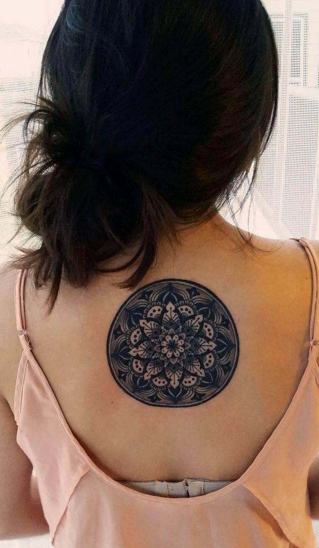 รูปภาพ:http://glamradar.com/wp-content/uploads/2015/02/lotus-flower-henna-tattoo.jpg