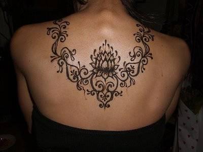 รูปภาพ:http://www.tattoosfever.com/wp-content/uploads/Henna-Lotus-Flower-Back-Tattoo-For-Girls.jpg