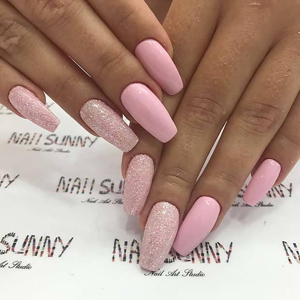 รูปภาพ:https://stayglam.com/wp-content/uploads/2018/09/Chic-Pink-and-Shimmer-Accent-Nails.jpg