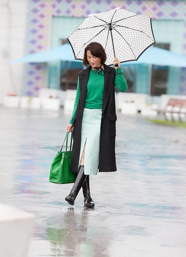 รูปภาพ:https://i0.wp.com/cooattire.com/wp-content/uploads/2018/07/Stylist-Outfits-Ideas-to-Wear-on-Rainy-Day-24.jpg?fit=768%2C1059