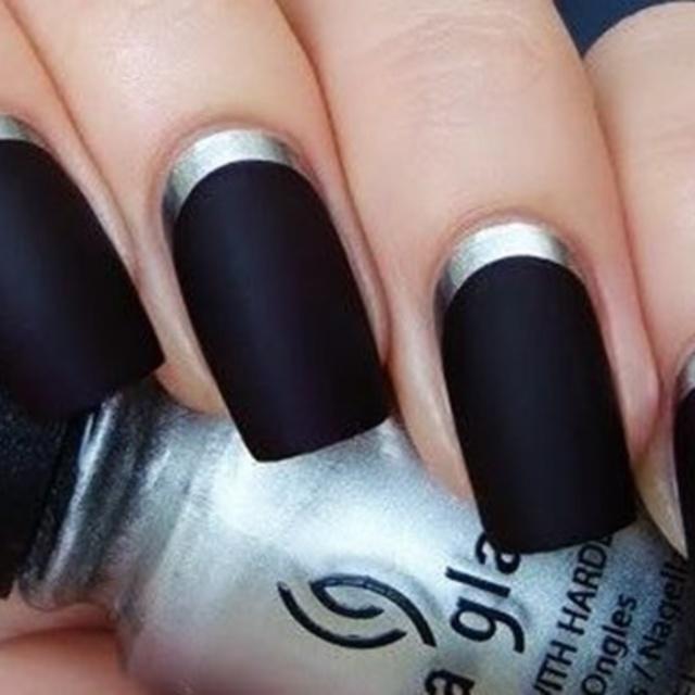 ภาพประกอบบทความ Black nail art 40 แบบ สาวกทาเล็บสีดำต้องดู !