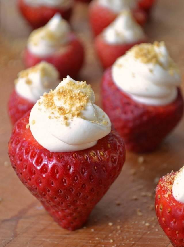 รูปภาพ:http://img.foodideasrecipes.com/uploads/201401/07/20/2014%20strawberry%20cheesecake%20bites%20cute%20mini%20strawberry%20cheesecakes-f25543.jpg