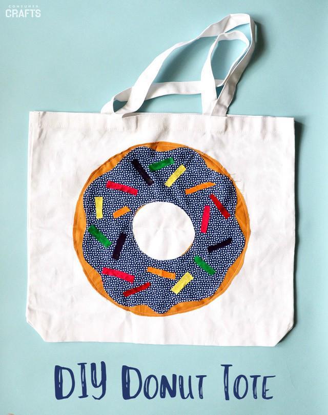 รูปภาพ:http://blog.consumercrafts.com/wp-content/uploads/2018/07/donut-craft-tote-consumer-crafts-unleashed-1.jpg