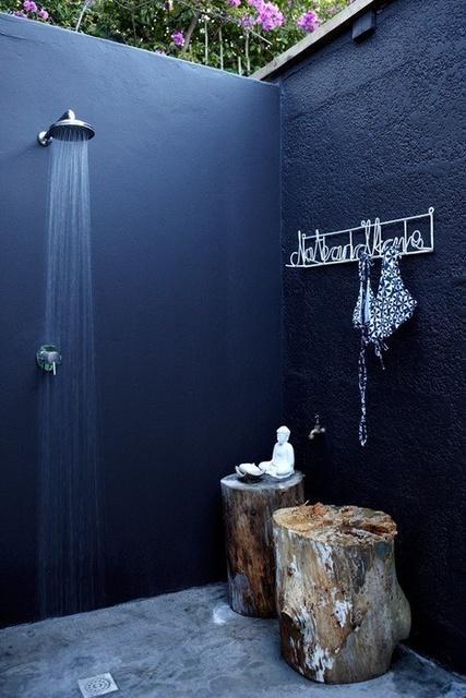 รูปภาพ:http://cdn.goodshomedesign.com/wp-content/uploads/2014/01/outdoor-bathroom-designs-1.jpg