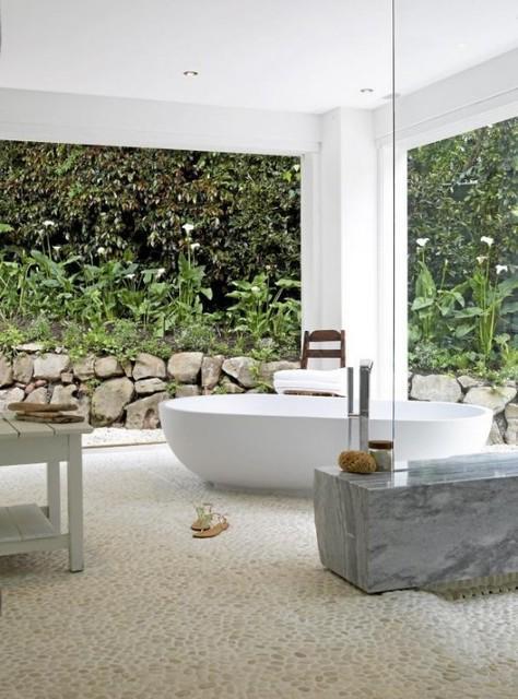รูปภาพ:http://cdn.goodshomedesign.com/wp-content/uploads/2014/01/outdoor-bathroom-designs-12.jpg