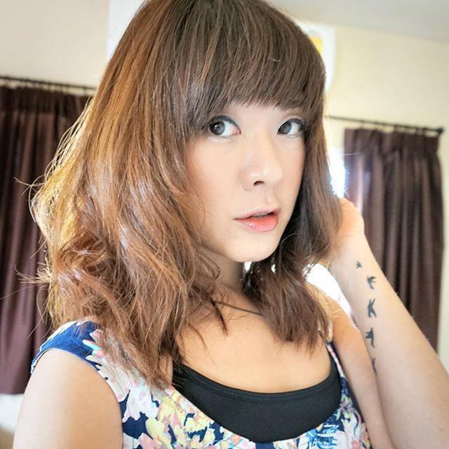รูปภาพ:http://pophaircuts.com/images/2016/01/Medium-Asian-Bob-Hairstyle-with-bangs-for-Asian-girls.jpg