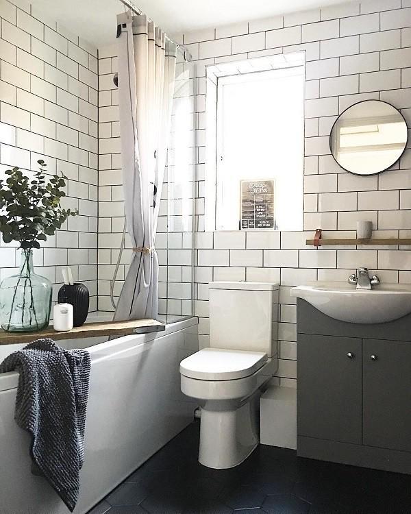 รูปภาพ:https://homeisd.com/wp-content/uploads/2018/01/subway-tiles-bathroom-decor-idea.jpg