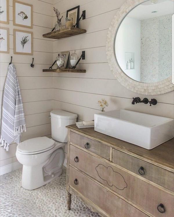 รูปภาพ:https://homeisd.com/wp-content/uploads/2018/01/rustic-coastal-bathroom-decor-idea.jpg