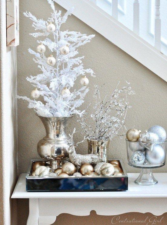 รูปภาพ:https://uglysmoking.info/wp-content/uploads/2018/08/christmas-house-decoration-ideas-white-christmas-entryway-vignette-winter-wonderland-at-christmas-house-decoration-ideas.jpg