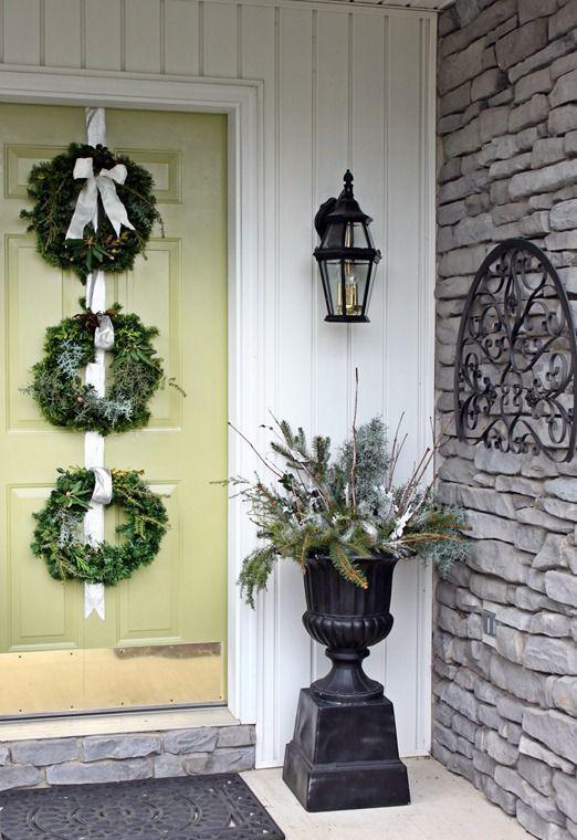 รูปภาพ:https://i.gardenoholic.com/2015/11/cozy-andinviting-winter-porch-decor-ideas-28.jpg