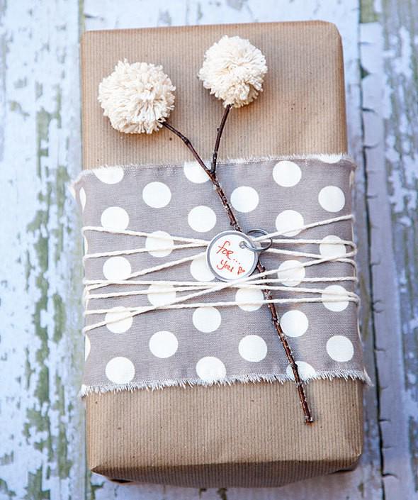 รูปภาพ:http://www.makoodle.com/wp-content/uploads/2012/05/gift-wrapping-ideas-21.jpg