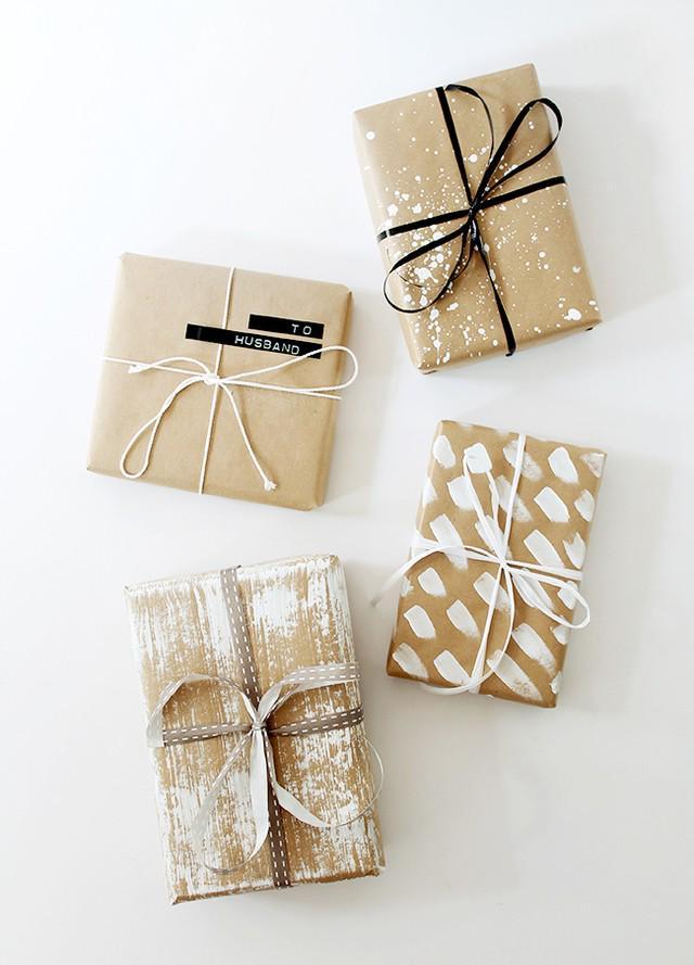 รูปภาพ:http://www.almostmakesperfect.com/wp-content/uploads/2015/12/four-DIY-gift-wrap-ideas-almost-makes-perfect1.jpg