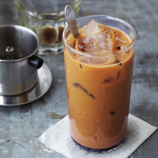 รูปภาพ:https://assets.epicurious.com/photos/54b1788dc6a78d1a4a60cf17/master/pass/395453_vietnamese-ice-coffee_1x1.jpg