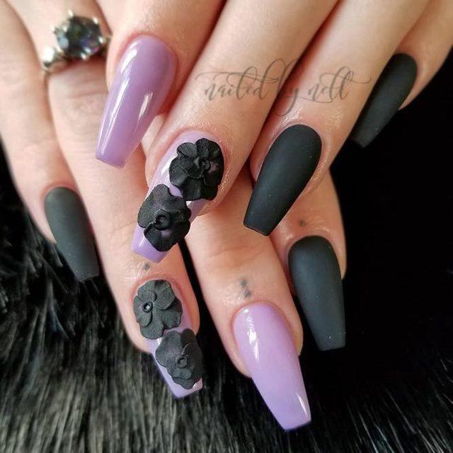 รูปภาพ:https://naildesignsjournal.com/wp-content/uploads/2018/10/3d-nail-art-lilac-black-flower.jpg