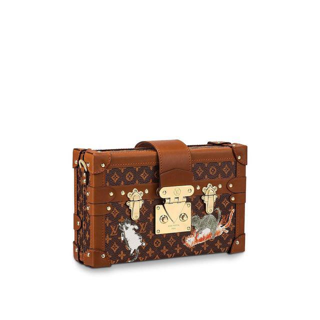 รูปภาพ:https://us.louisvuitton.com/content/dam/lv/online/animation/allcountry/Collections/leathergoods/Women_LG_Grace_Coddington.html/jcr:content/assets/campaign/lv_x_grace_coddington_01-1600w.jpg