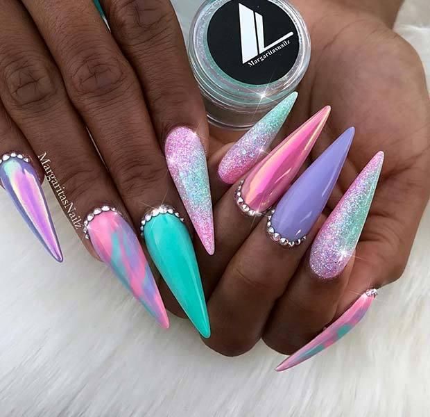 รูปภาพ:https://stayglam.com/wp-content/uploads/2018/09/Iridescent-and-Glitter-Unicorn-Inspired-Nails.jpg