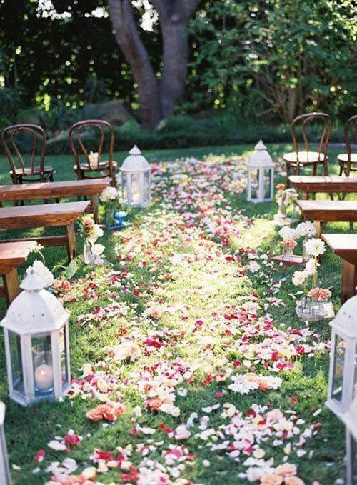 รูปภาพ:https://dnswgghyav0s3.cloudfront.net/wp-content/uploads/2015/07/garden-wedding-ideas-024.jpg