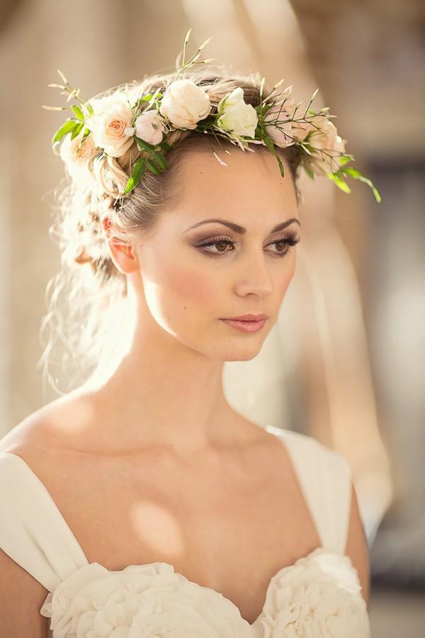 รูปภาพ:https://www.elegantweddinginvites.com/wedding-blog/wp-content/uploads/2015/10/classy-bridal-makeup-inspiration.jpg