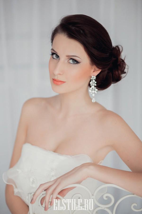 รูปภาพ:https://www.elegantweddinginvites.com/wedding-blog/wp-content/uploads/2015/10/bridal-makeup-look-with-orange-lip.jpg