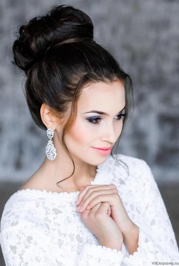 รูปภาพ:https://www.elegantweddinginvites.com/wedding-blog/wp-content/uploads/2015/10/gorgeous-wedding-hairsytles-with-beautiful-bridal-makeup.jpg