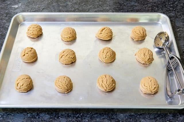 รูปภาพ:https://www.fifteenspatulas.com/wp-content/uploads/2012/01/Peanut-Butter-Cookies-Fifteen-Spatulas-8-640x426.jpg