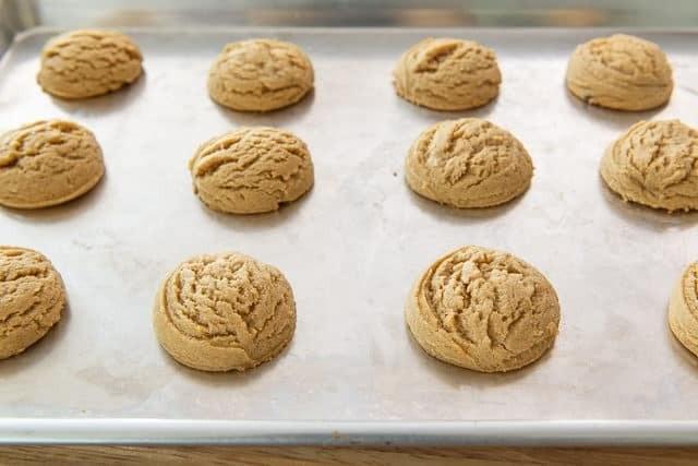 รูปภาพ:https://www.fifteenspatulas.com/wp-content/uploads/2012/01/Peanut-Butter-Cookies-Fifteen-Spatulas-9-640x427.jpg