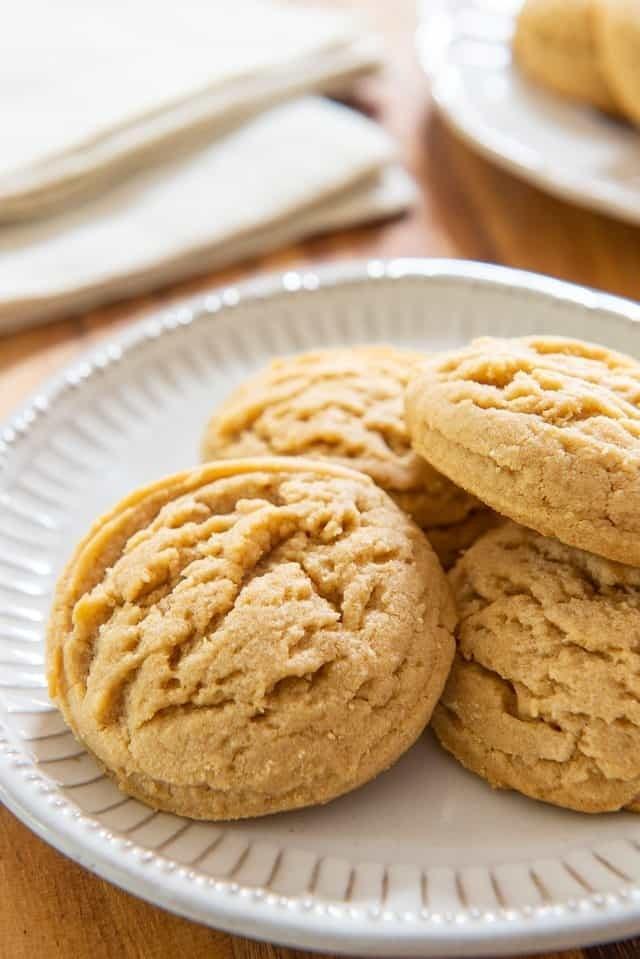 รูปภาพ:https://www.fifteenspatulas.com/wp-content/uploads/2012/01/Peanut-Butter-Cookies-Fifteen-Spatulas-2-640x959.jpg