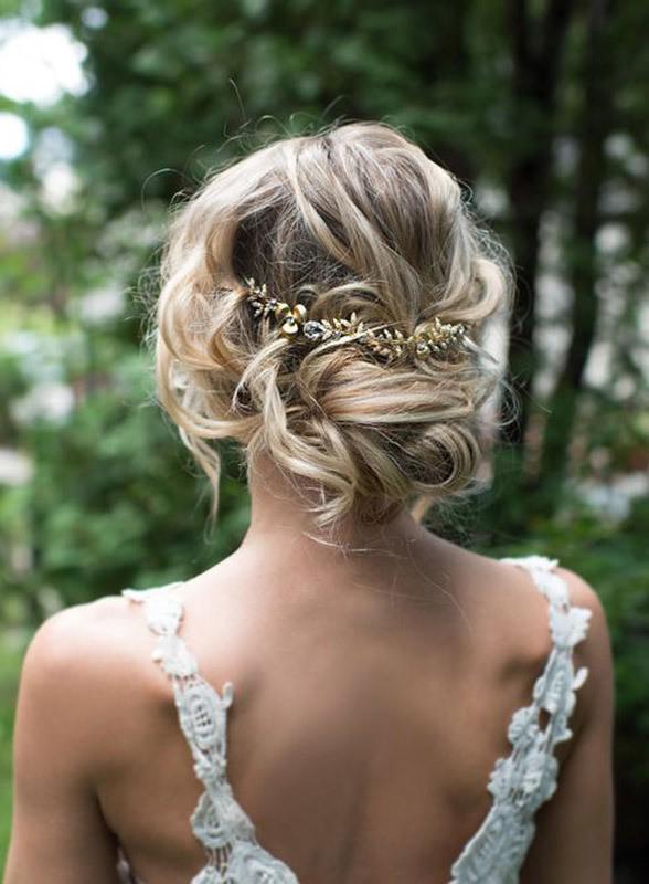 รูปภาพ:http://www.wilkieblog.com/wp-content/uploads/2017/03/06_Hairstyle_LottieDaDesignsViaEtsy_detail.jpg