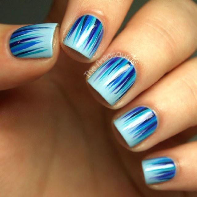 รูปภาพ:https://naildesignsjournal.com/wp-content/uploads/2018/11/waterfall-nails-blue-color.jpg