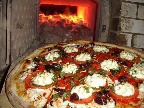 รูปภาพ:http://foodnetwork.sndimg.com/content/dam/images/food/fullset/2015/9/16/0/FN_New-York-City-Pizza-Guide-Lombardis-pizzeria_s4x3.jpg.rend.snigalleryslide.jpeg