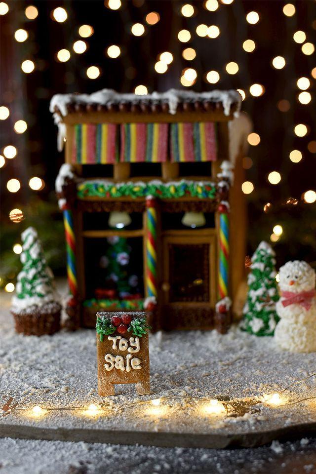 รูปภาพ:https://hips.hearstapps.com/hmg-prod.s3.amazonaws.com/images/vintage-toy-gingerbread-house-1534888055.jpg?crop=0.9985185185185185xw:1xh;center,top&resize=980:*