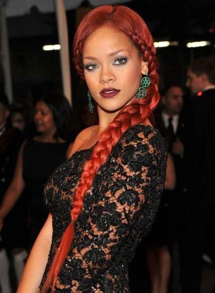 รูปภาพ:http://pophaircuts.com/images/2011/11/Rihanna-Long-Braided-Hairstyles-2012.jpg