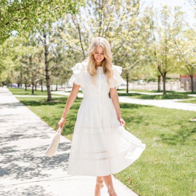 ภาพประกอบบทความ ถึงเวลาสละโสด ! รวมไอเดียแฟชั่น 'White Dress' ธรรมดา ดัดแปลงเป็น #ชุดแต่งงาน ในวันสำคัญ