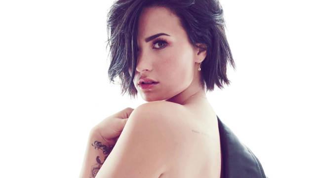 รูปภาพ:https://www.ouchmagazine.com/wp-content/uploads/2015/12/Demi-Lovato-2015-Hair.jpg