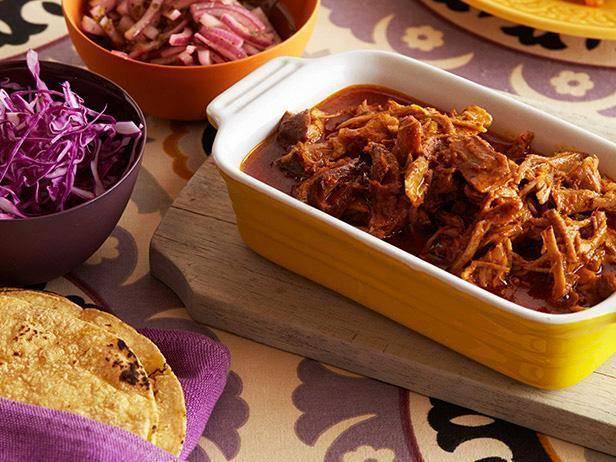 รูปภาพ:http://foodnetwork.sndimg.com/content/dam/images/food/fullset/2013/11/12/2/fn_opw-shredded-pork-tacos_s4x3_s3x4.jpg.rend.snigalleryslide.jpeg