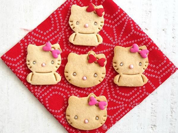 รูปภาพ:https://www.icreativeideas.com/wp-content/uploads/2014/05/How-to-Make-Hello-Kitty-Cookies-5.jpg