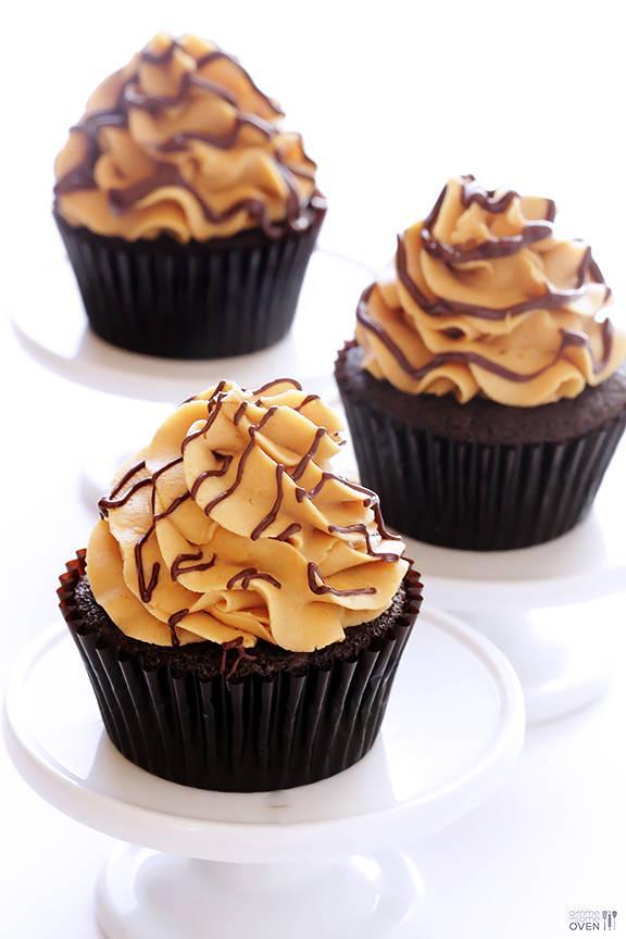 รูปภาพ:http://www.gimmesomeoven.com/wp-content/uploads/2013/12/Chocolate-Peanut-Butter-Cupcakes-14.jpg