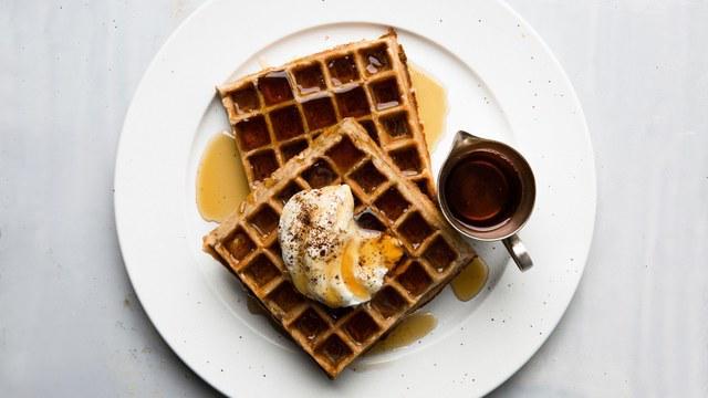 รูปภาพ:https://assets.bonappetit.com/photos/589c89a605f7121026acb5cd/16:9/w_1200,c_limit/coffee-flavored-belgian-waffles.jpg