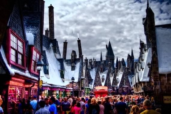 รูปภาพ:http://www.dialaflight.com/news/content/articles/article_100594/Hogsmeade.jpg