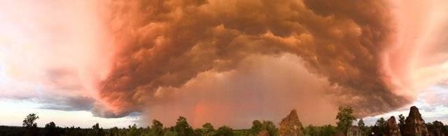 รูปภาพ:http://static6.businessinsider.com/image/567ad54ac08a801b008b48e3-1200/this-striking-panorama-of-an-orange-cloud-won-andre-malerba-first-a-winning-spot.jpg