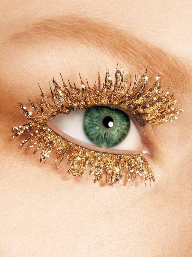 รูปภาพ:http://www.eyeshadowlipstick.com/wp-content/uploads/2012/08/gold-glitter-mascara.jpg