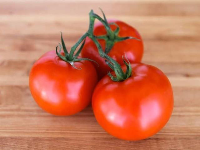 รูปภาพ:https://toriavey.com/images/2012/06/How-to-Seed-a-Tomato.jpg