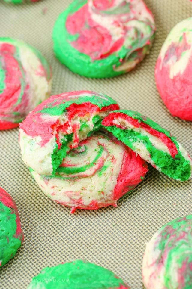 รูปภาพ:https://www.yellowblissroad.com/wp-content/uploads/2017/10/Christmas-Cheesecake-Cookies-4-of-5.jpg