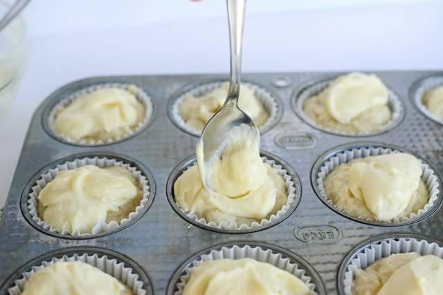 รูปภาพ:http://www.simplyscratch.com/wp-content/uploads/2015/03/Cream-Cheese-Streusel-Muffins-l-SimplyScratch.com-18.jpg