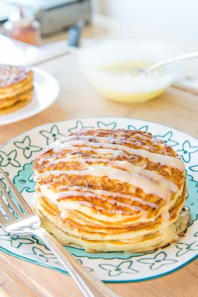 รูปภาพ:https://www.fifteenspatulas.com/wp-content/uploads/2016/04/Cinnamon-Roll-Pancakes-Fifteen-Spatulas-1-640x959.jpg